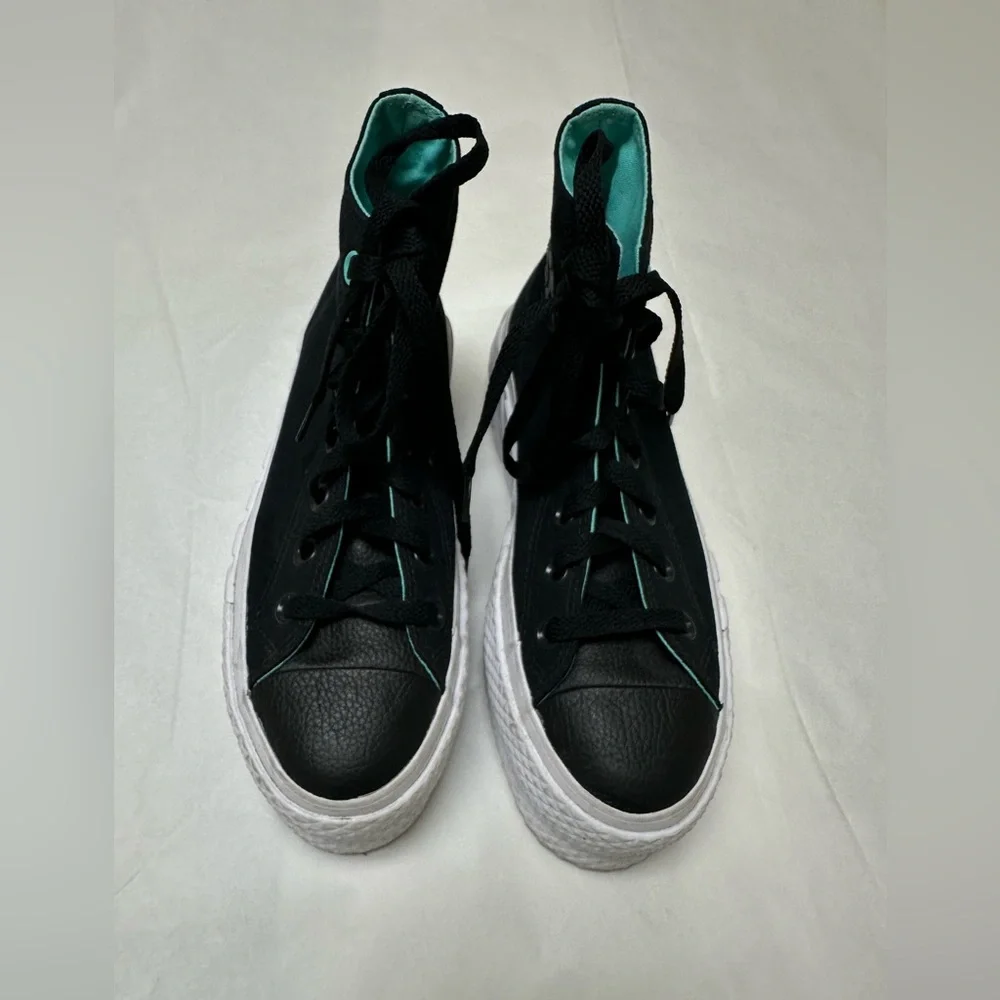 Converse chuck lift